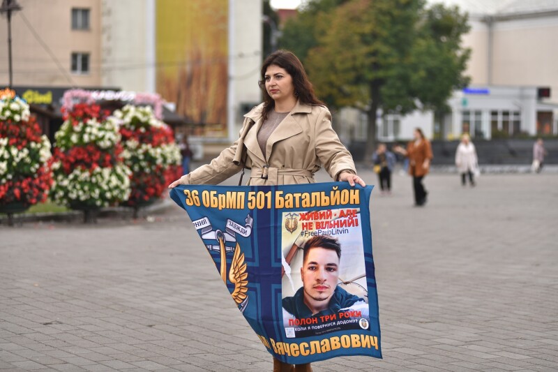 У Луцьку зустріли 27-річного захисника Павла Літвіна після понад чотирьох років російського полону