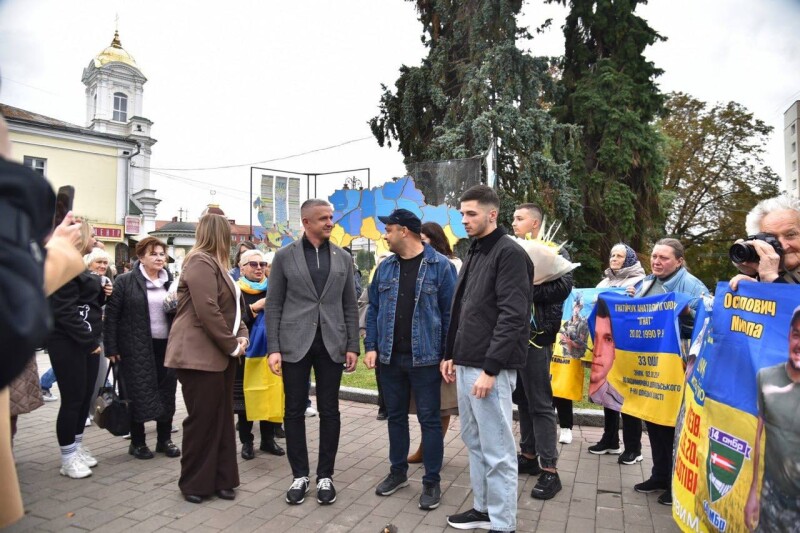 У Луцьку зустріли 27-річного захисника Павла Літвіна після понад чотирьох років російського полону